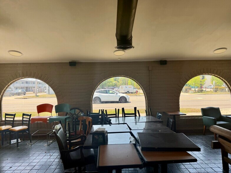 More Photos Of 4023 Market St, Wilmington Restaurant For Sale