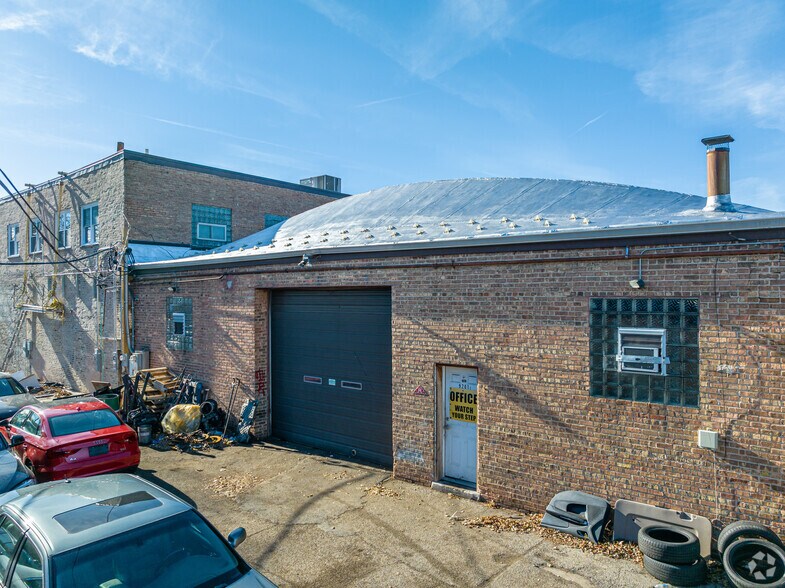 More Photos Of 9201-9207 S Keating, Oak Lawn Self Storage For Lease