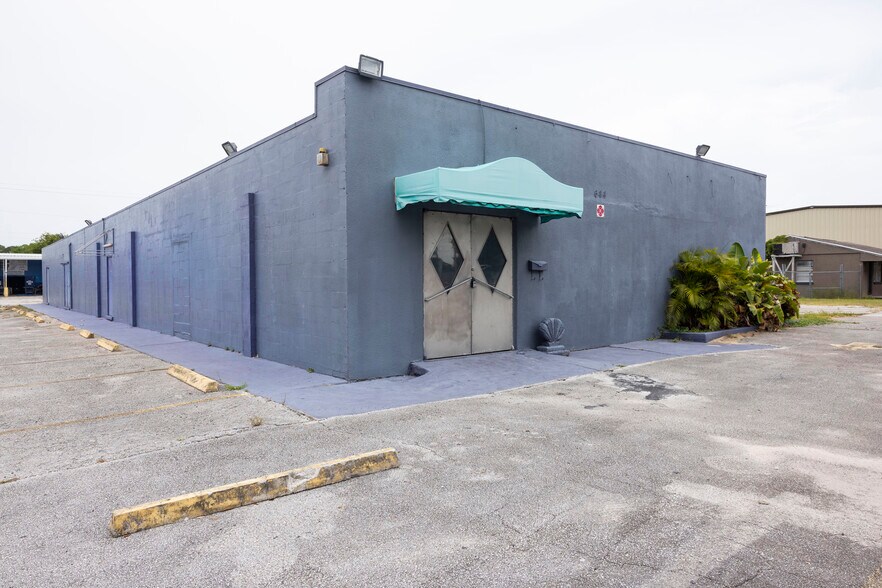 More Photos Of 644 King St, Cocoa Restaurant For Sale