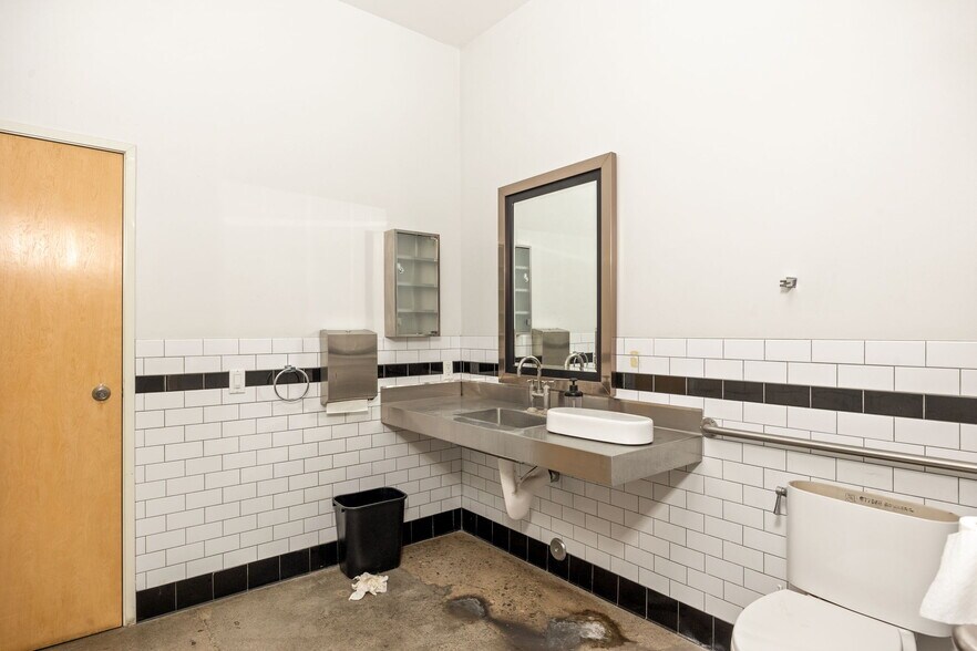 More Photos Of 3150 E 46th St, Los Angeles Loft Creative Space For Lease