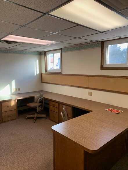 More Photos Of 709 Caldwell ave, Portage Office For Lease