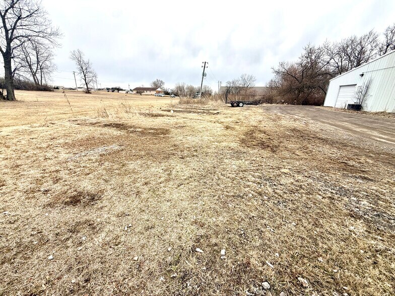 More Photos Of 2804 Tractor Ln, Bloomington Light Manufacturing For Lease