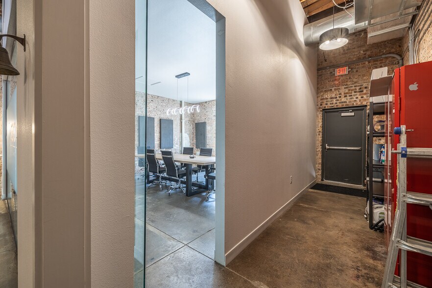 More Photos Of 615 Broadway St, Lubbock Office For Lease