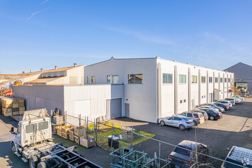 More Photos Of 2451 NW 28th Ave, Portland Manufacturing For Sale