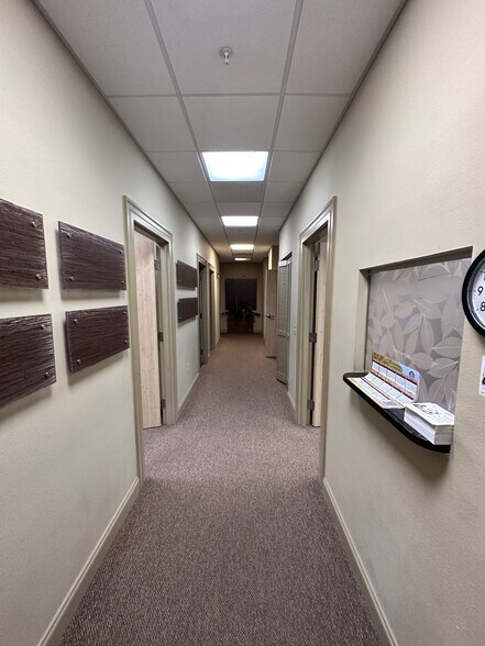 More Photos Of 842 Sunset Lake Blvd, Venice Medical For Lease