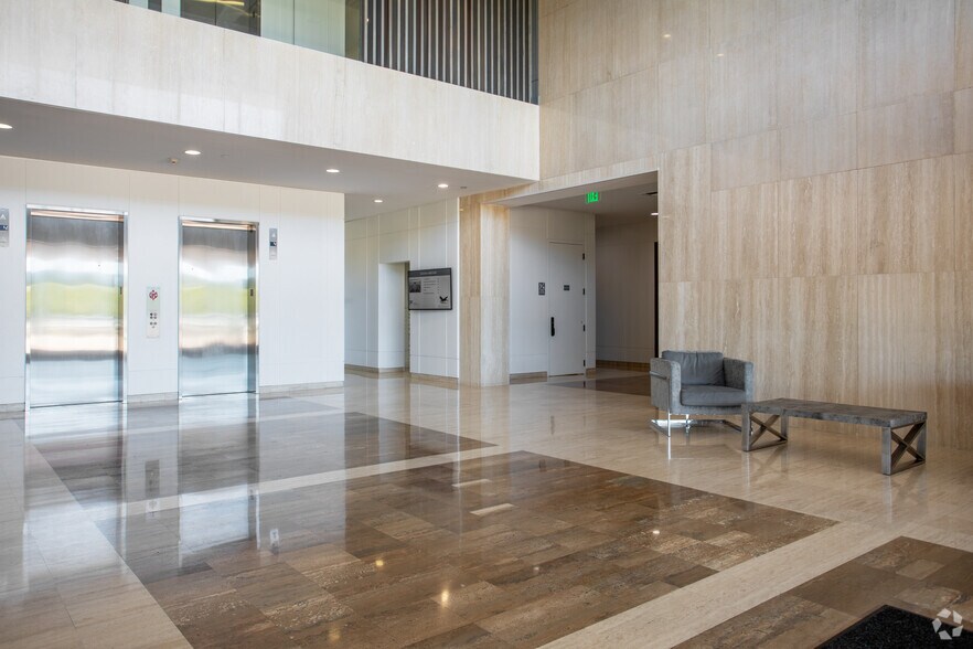 More Photos Of 4501 Tamiami Trl N, Naples Office For Lease