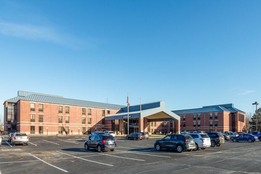Primary Photo Of 17550 Rosbough Blvd, Middleburg Heights Hotel For Sale