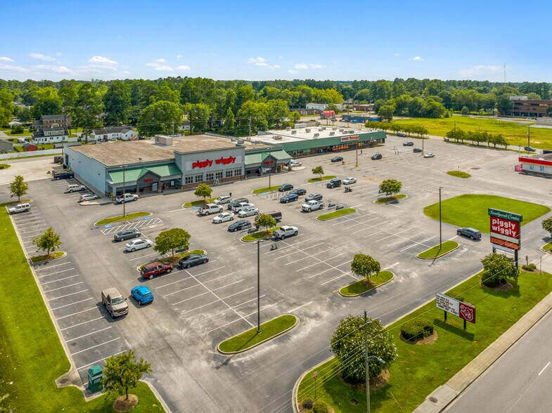 More Photos Of 208 E Mcintyre St, Mullins Supermarket For Sale