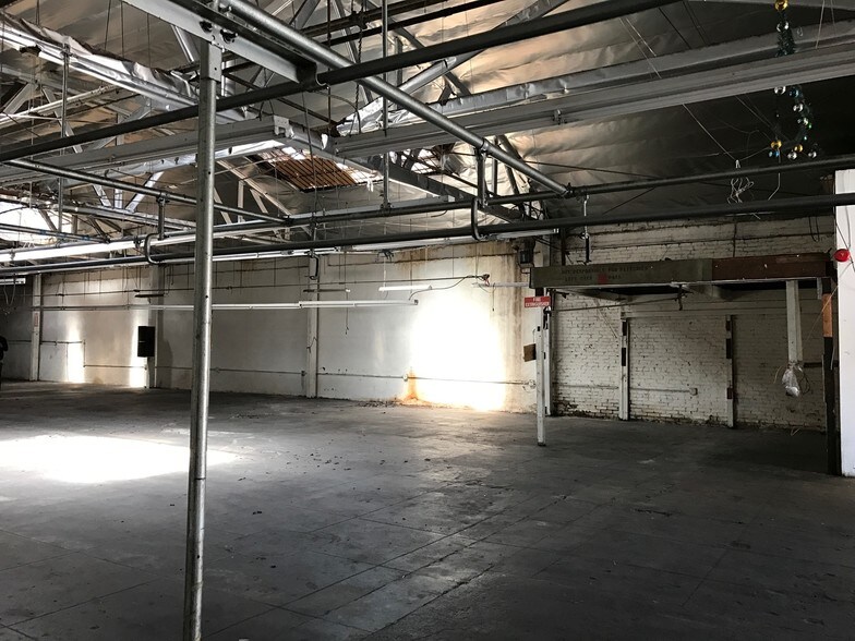 More Photos Of 3805 Avalon Blvd, Los Angeles Manufacturing For Sale