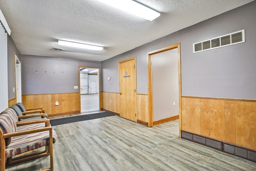 More Photos Of 316 S Highway Ave, Blooming Prairie Light Manufacturing For Sale