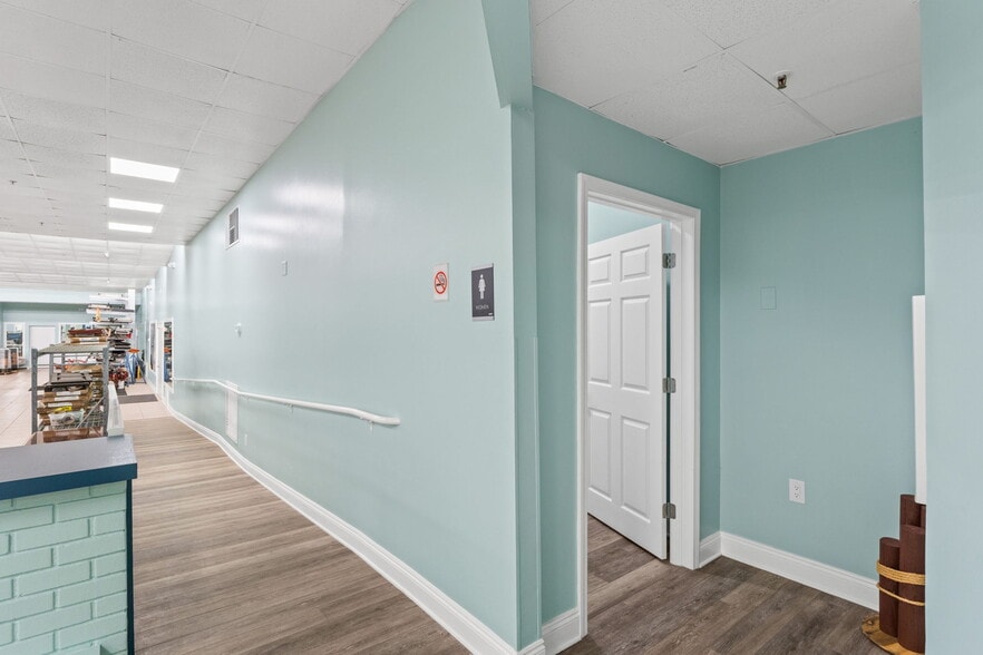 More Photos Of 5420 Hickory St, Panama City Office For Sale