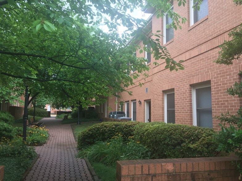 More Photos Of 1035 Sterling Rd, Herndon Office For Lease