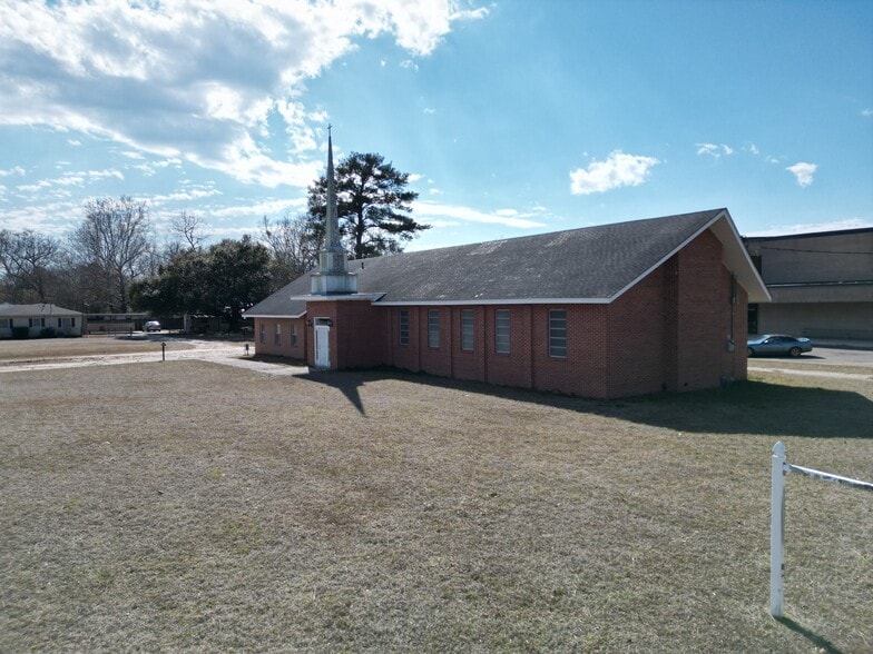 More Photos Of 702 E Church St, Atmore Specialty For Sale