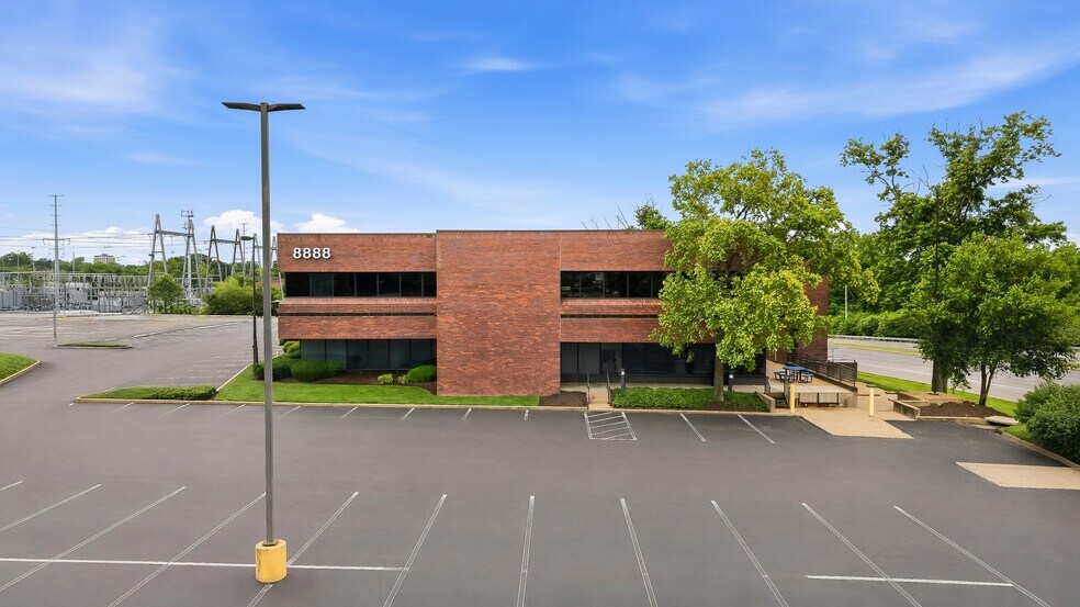 More Photos Of 8888 Ladue Rd, Ladue Medical For Lease