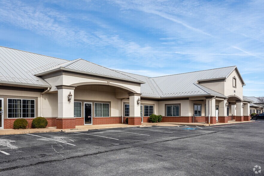 More Photos Of 303 SW 18th St, Bentonville Office For Lease