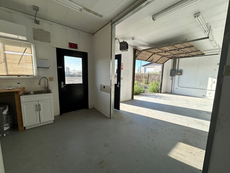 More Photos Of 1322 South 8th Ave, Pasco Distribution For Lease