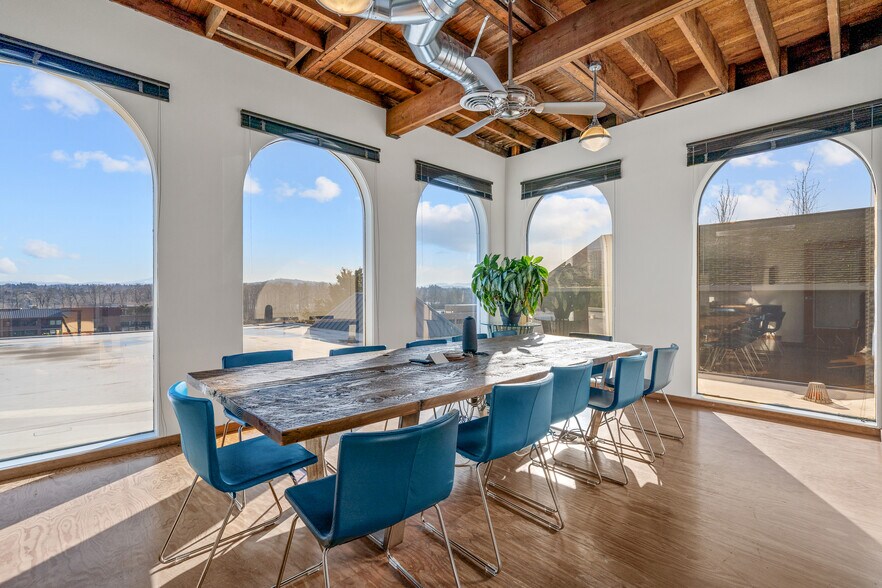 More Photos Of 4540 SW Kelly Ave, Portland Office For Sale