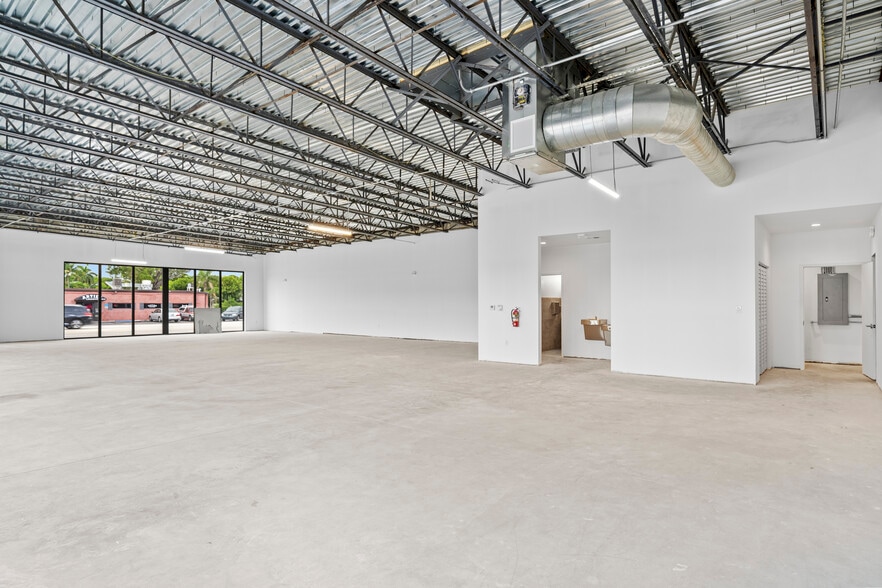 More Photos Of 2215 N Federal Hwy, Hollywood Restaurant For Lease
