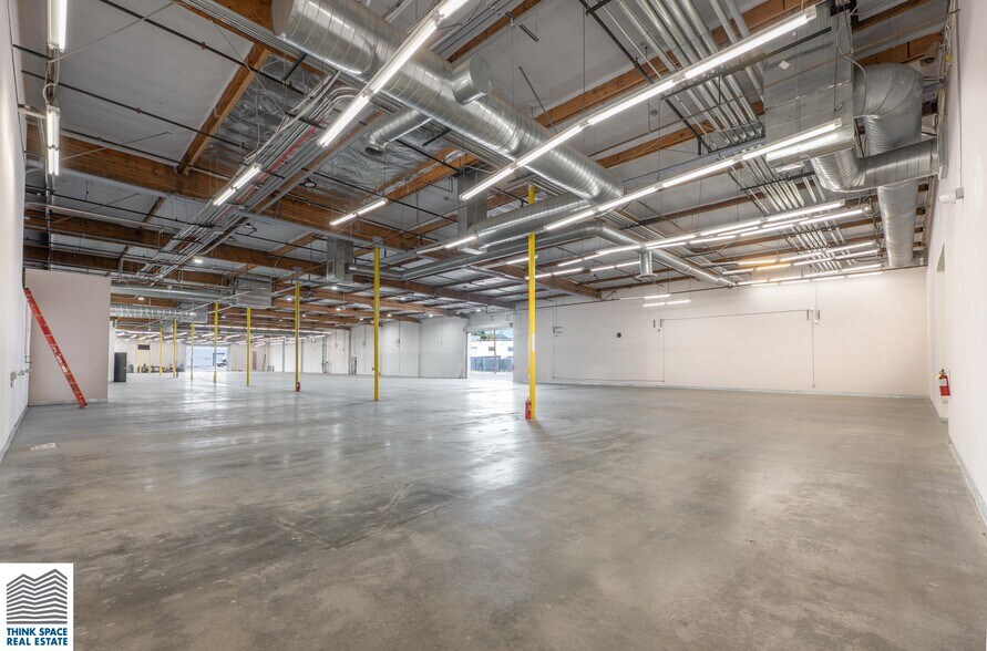 More Photos Of 9419 Mason Ave, Chatsworth Manufacturing For Lease
