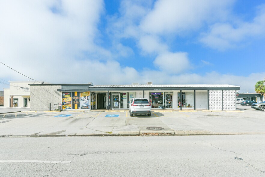 More Photos Of 1022-1024 Pasadena Blvd, Pasadena Medical For Sale