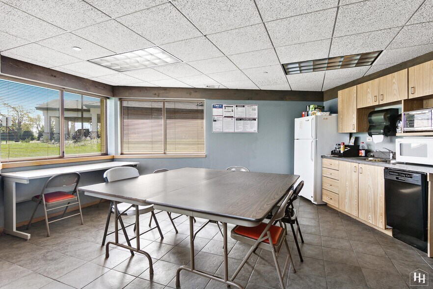 More Photos Of 970 McHenry Ave, Crystal Lake Medical For Sale