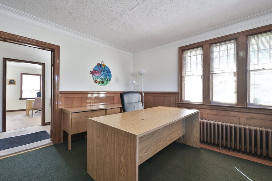 More Photos Of 160 King St E, Mississauga Office For Sale