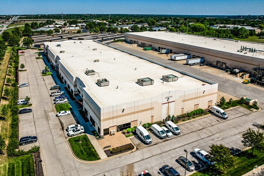 More Photos Of 10932-10950 Strang Line Rd, Lenexa Flex For Sale