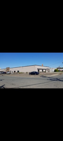 More Photos Of 48 Industrial St W, Clifton Warehouse For Lease