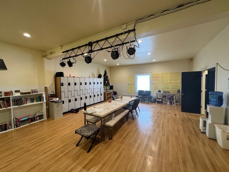 More Photos Of 2618 San Pablo Ave, Berkeley Freestanding For Lease