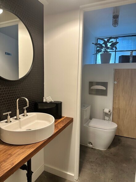 More Photos Of 1922 NW Pettygrove St, Portland Loft Creative Space For Sale