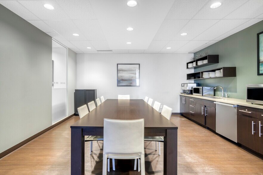 More Photos Of 500 Pl D'armes, Montréal Coworking Space