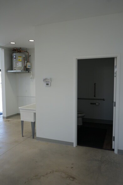 More Photos Of 402 S Elmwood Ave, Medina Freestanding For Sale