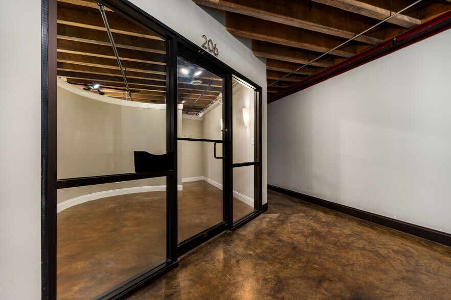 More Photos Of 247 Broad St, Kingsport Loft Creative Space For Sale