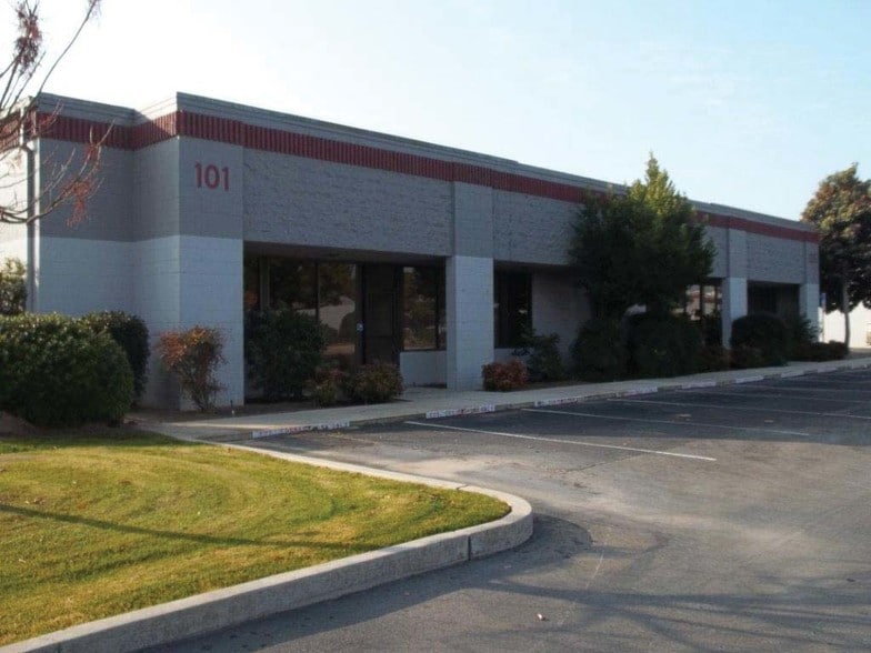 More Photos Of 2727 N Grove Industrial Dr, Fresno Warehouse For Sale