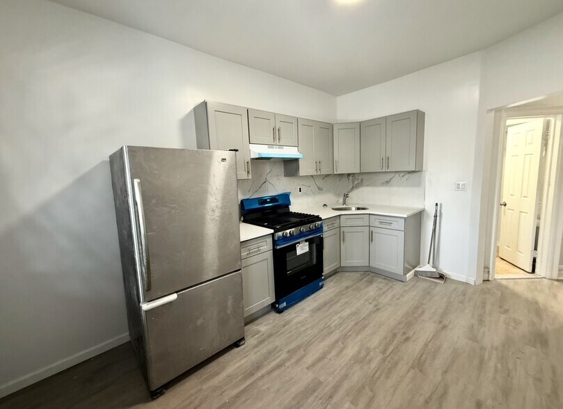 More Photos Of 872 Broadway, Bayonne Office For Sale