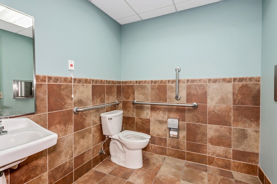 More Photos Of 7300 France Ave S, Edina Medical For Sale
