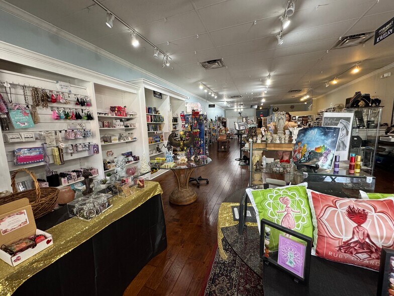 More Photos Of 1476 Main St, Sarasota Storefront For Sale
