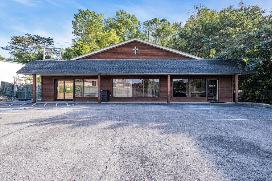 More Photos Of 1213 W Gaines St, Lawrenceburg Flex For Sale