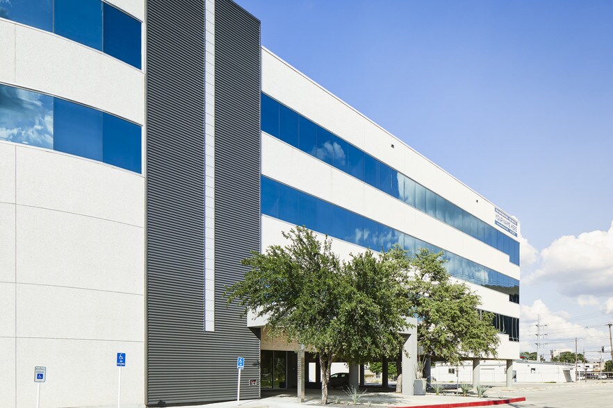 More Photos Of 8610 Broadway St, San Antonio Office For Lease