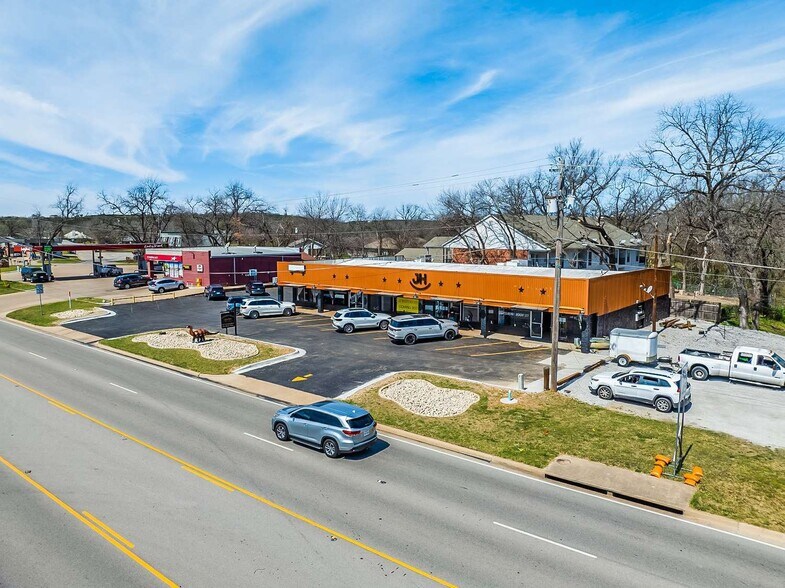 More Photos Of 907 Big Bend Trl, Glen Rose Unknown For Lease