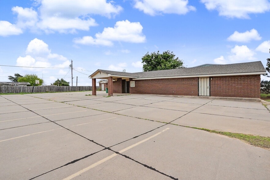 More Photos Of 1220 S Broadway, Hobart Office For Sale