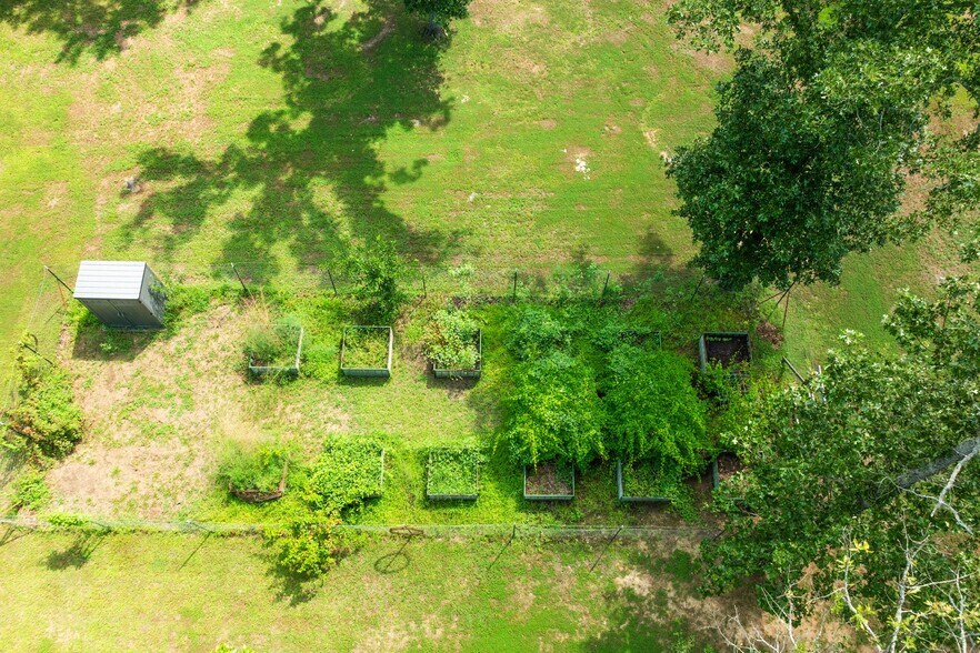 More Photos Of 821 County Road 43830, Paris Multifamily For Sale