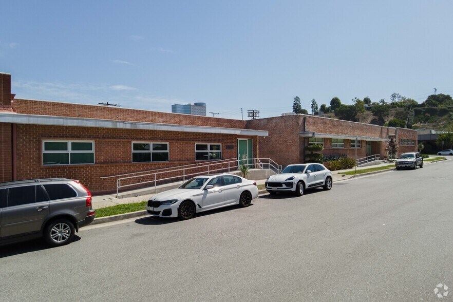 More Photos Of 6368 Arizona Cir, Los Angeles Office For Lease