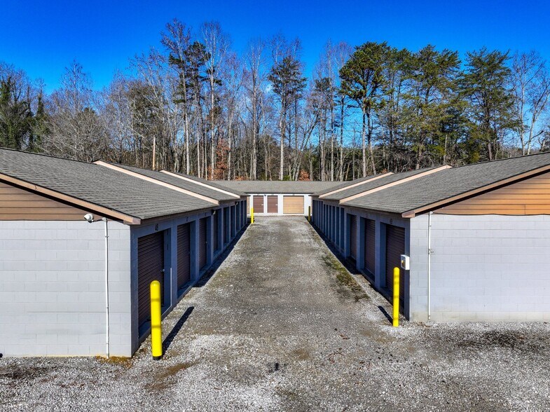 More Photos Of 3010 Roane State hwy, Harriman Self Storage For Sale