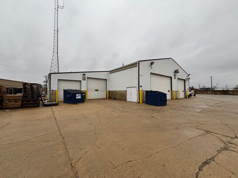 More Photos Of 9001 Hanslik Ct, Naperville Flex For Sale