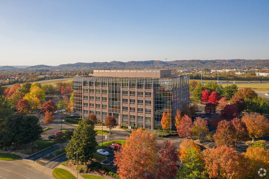 More Photos Of 800 Crescent Centre Dr, Franklin Unknown For Lease