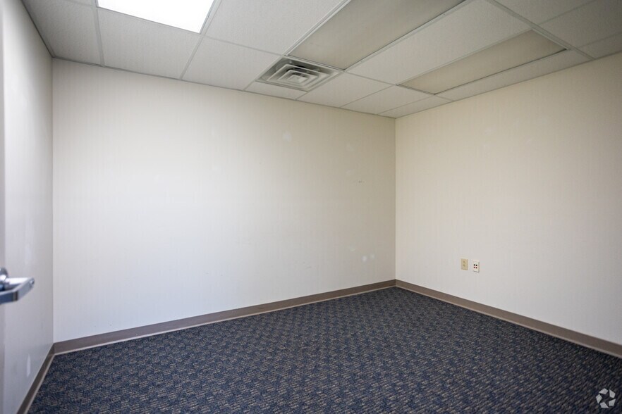 More Photos Of 3176 Linden Dr, Bristol Freestanding For Sale