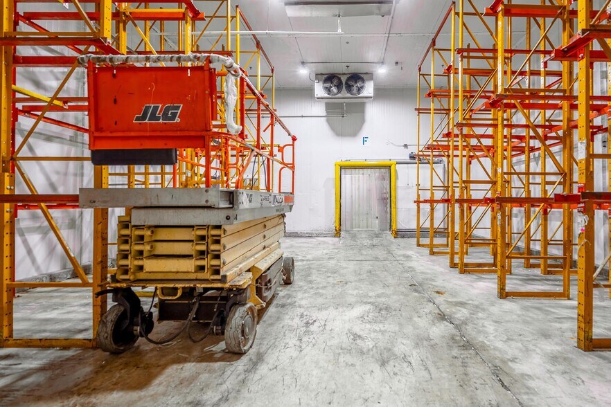 More Photos Of 9665 NW 13th St, Doral Warehouse For Lease