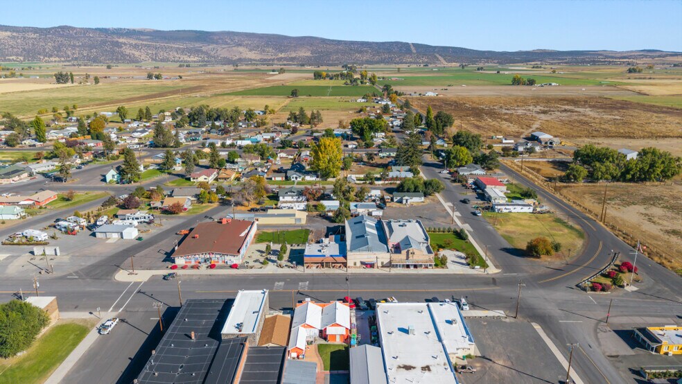 More Photos Of 2126 Broadway st, Malin Sports And Entertainment For Sale