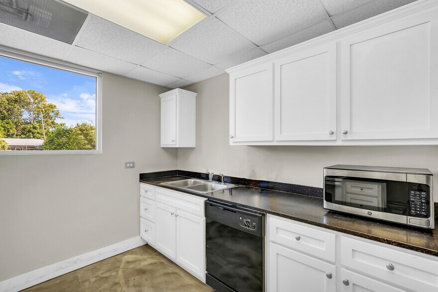 More Photos Of 1313 Rogers St, Savannah Service For Sale